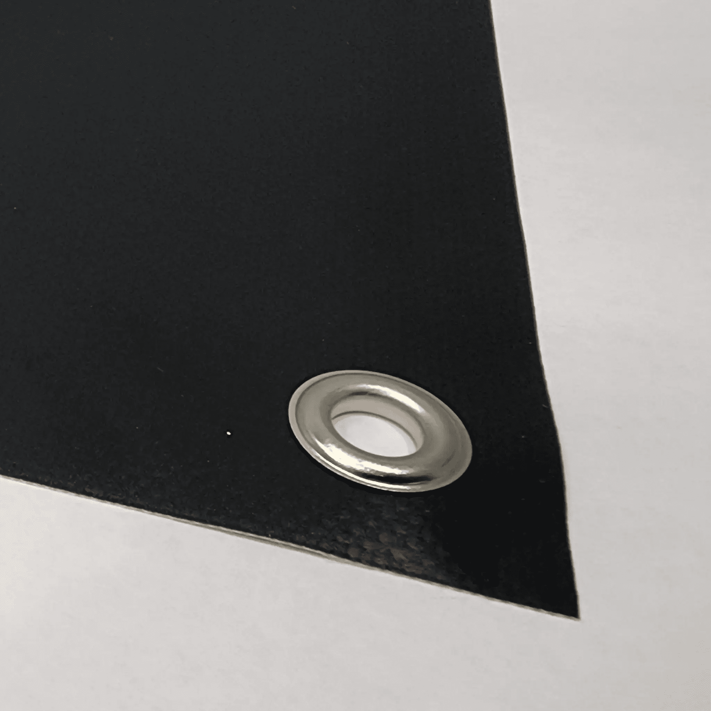 Cible drone haute visibilité T3000 avec design noir et blanc pour relevés topographiques précis.